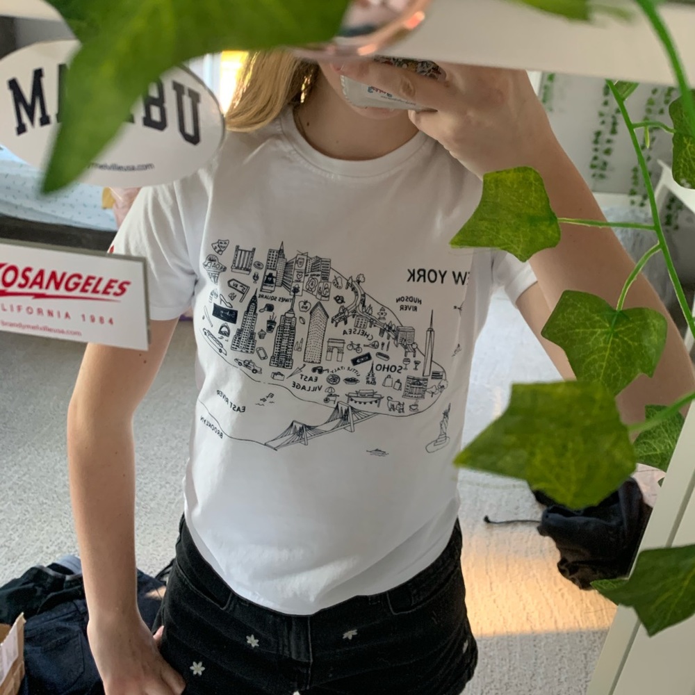 Brandy Melville map of New York t - shirt. - Picture 4 of 4